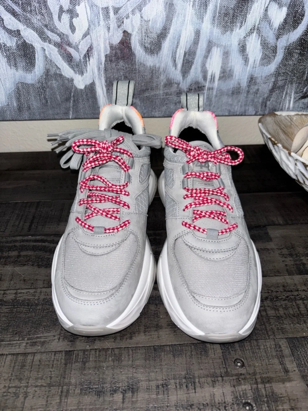 P448 Luke sneakers New without Box  Womens SZ 39​
